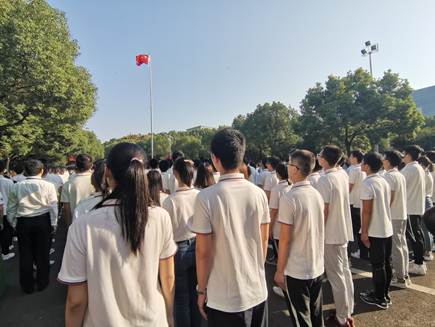 【武汉大学】我校师生参加湖北省庆祝中华人民共和国成立70周年升国旗仪式