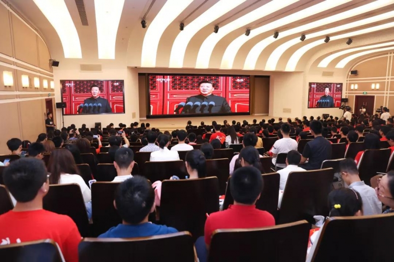 【复旦大学】组织师生集中收看 庆祝中华人民共和国成立70周年大会、阅兵式和群众游行